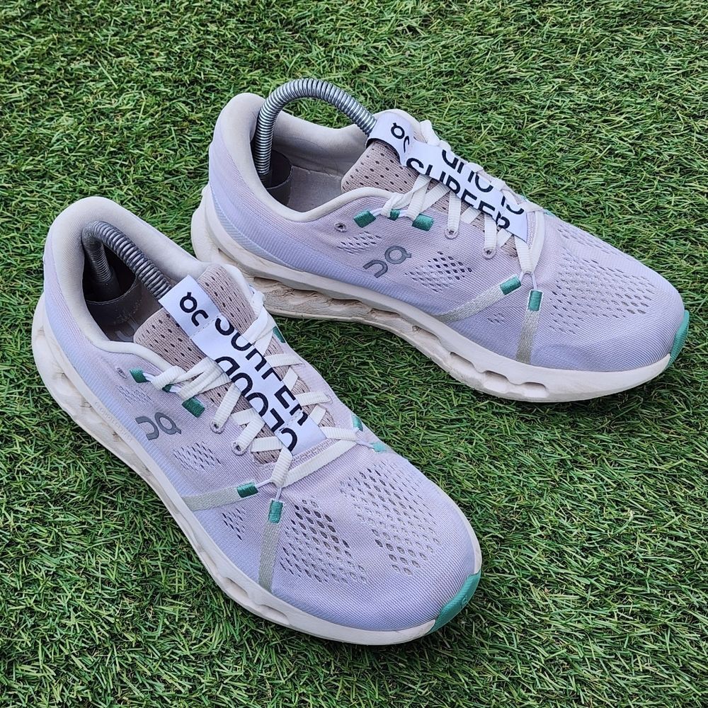 ON CLOUDSURFER - Womens Sneakers - SIZE 9. (( Please See All Pictures))